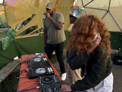 Musik verbindet Menschen über Kulturen hinweg.