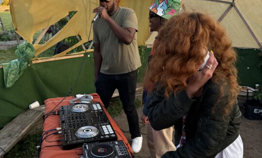 Musik verbindet Menschen über Kulturen hinweg.